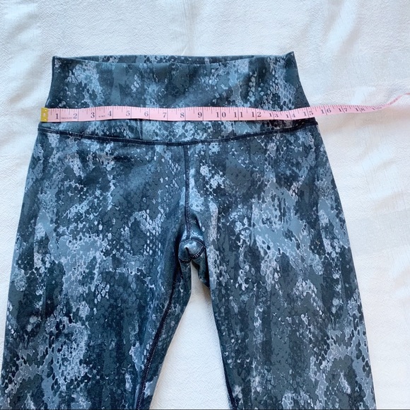 ALO YOGA Black Python Airbrush High Waisted Leggin - Picture 7 of 14